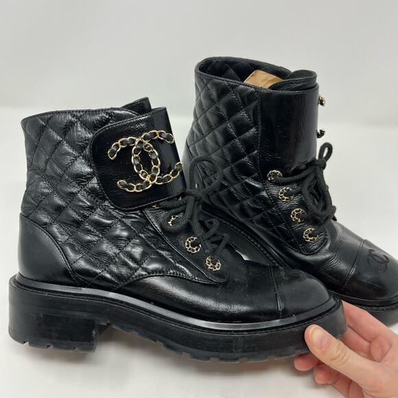 Chanel Shiny Lambskin Leather Black Quilted Cap Toe Combat Boots CC size 37.5 EU - Picture 4 of 8